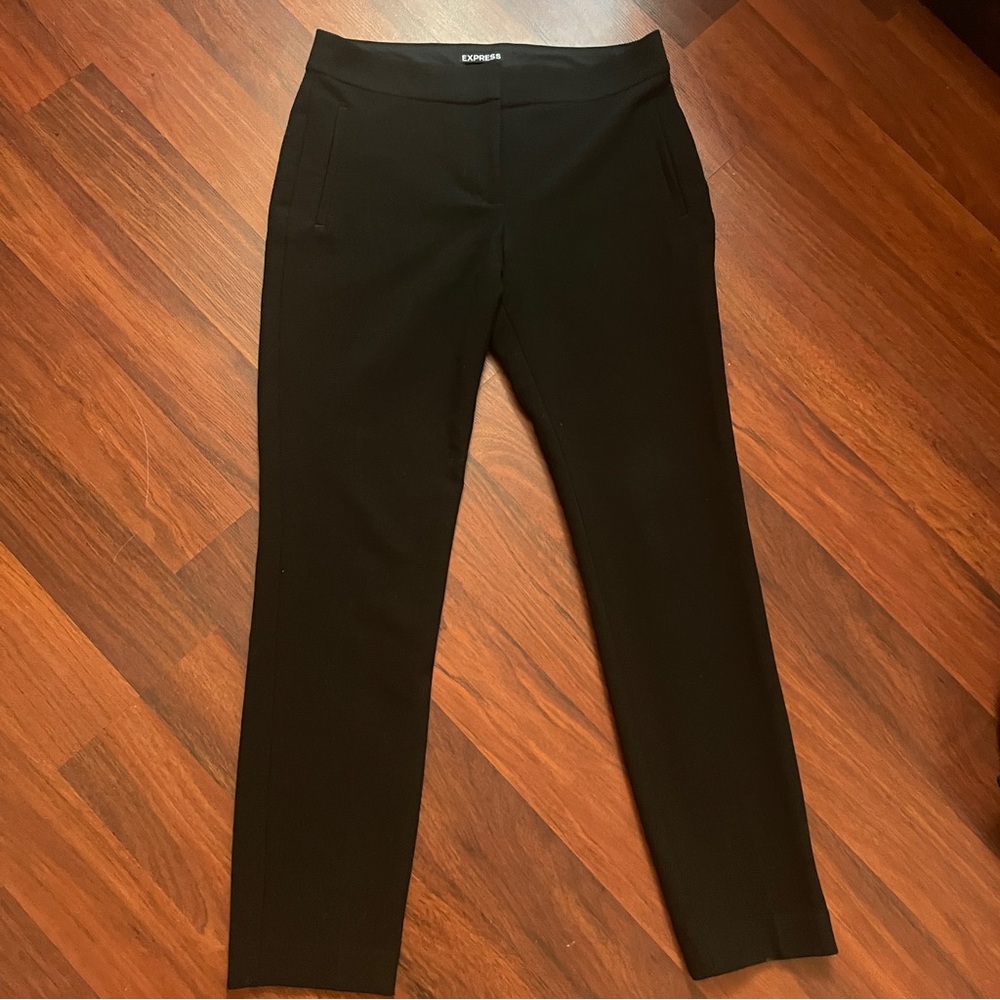 Express Sleek Black Pants low rise slim fit 
Women’s 
4R regular 
Like new